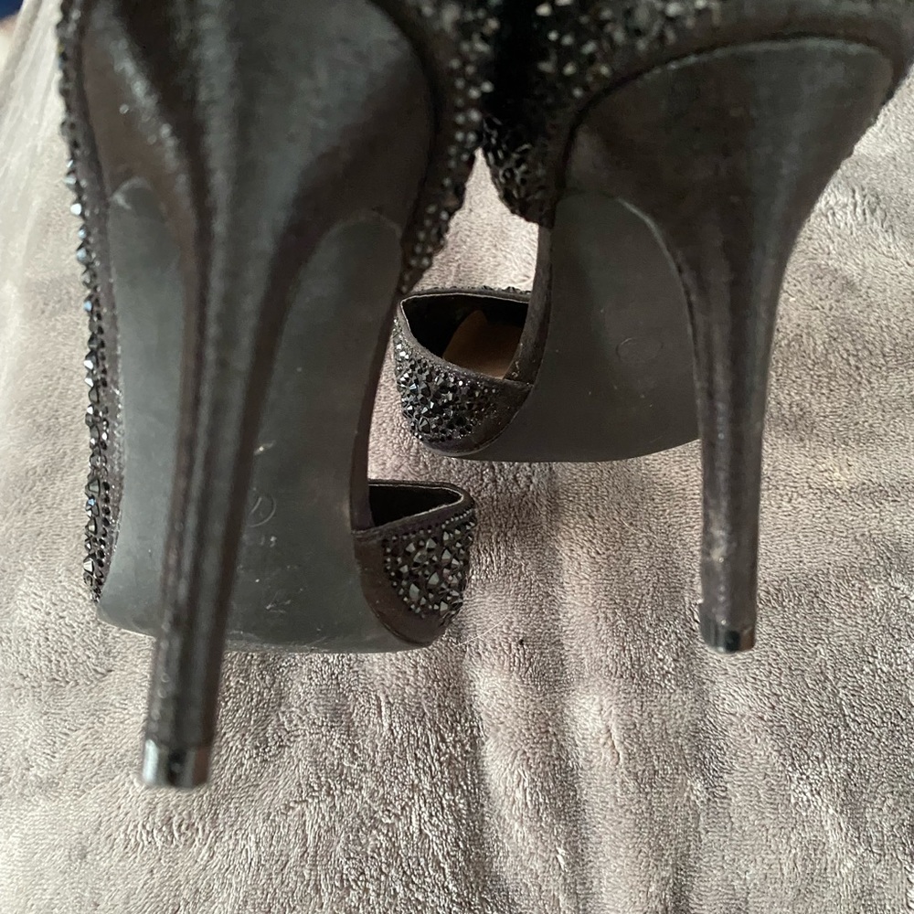Heels - Picture 3 of 9